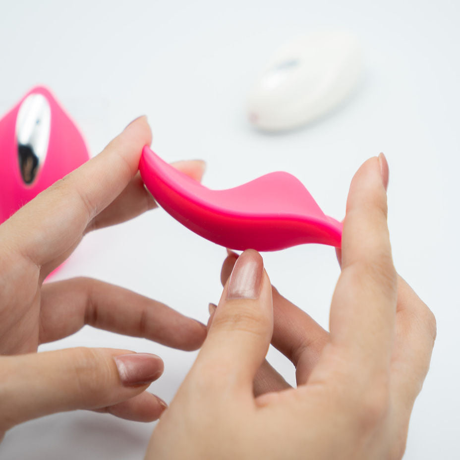 Vibrador Ergonómico para Uso con Ropa Interior – Inalámbrico y Recargable (9cm)