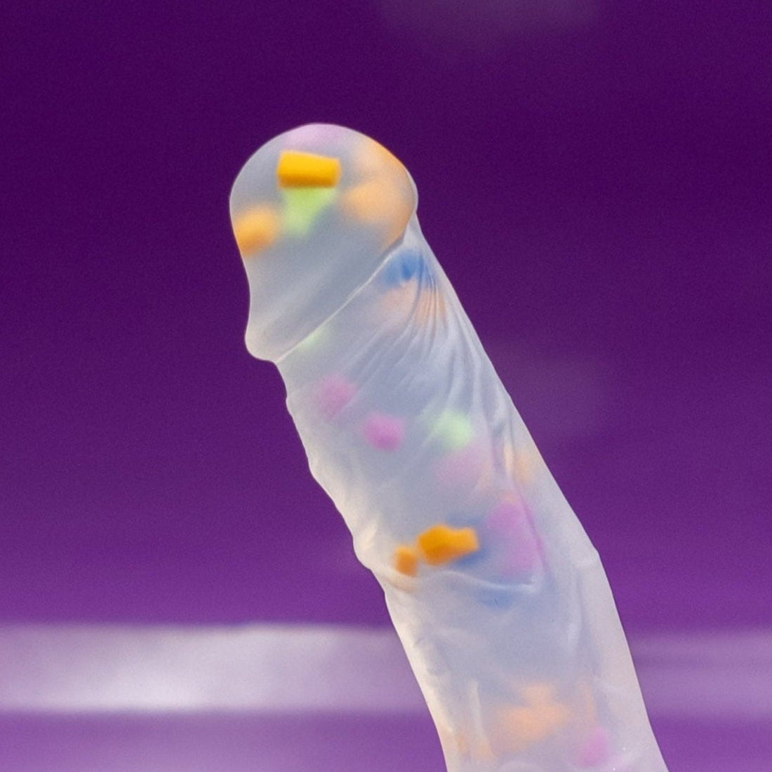 Dildo Realista con Detalles de Confeti – 18 cm, con Base de Succión